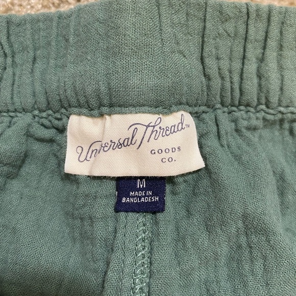 Universal Thread Shorts size medium - Picture 5 of 6